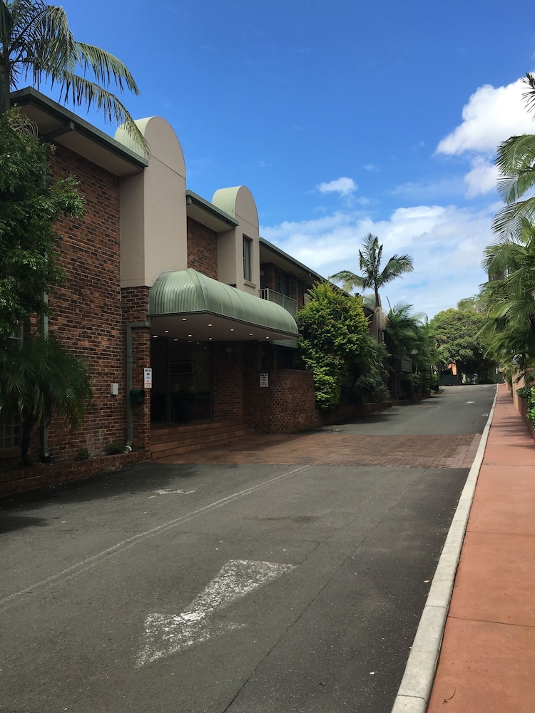 Belmore All-Suite Hotel 48/54