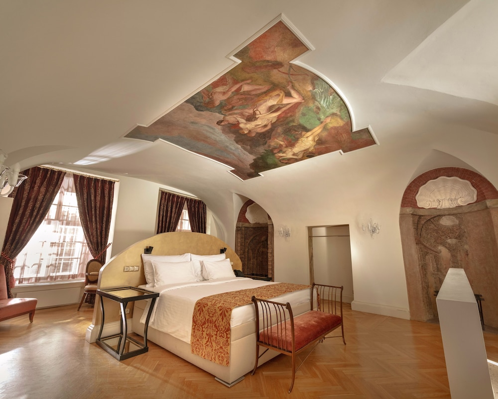 SIGNATURE, KING BED
