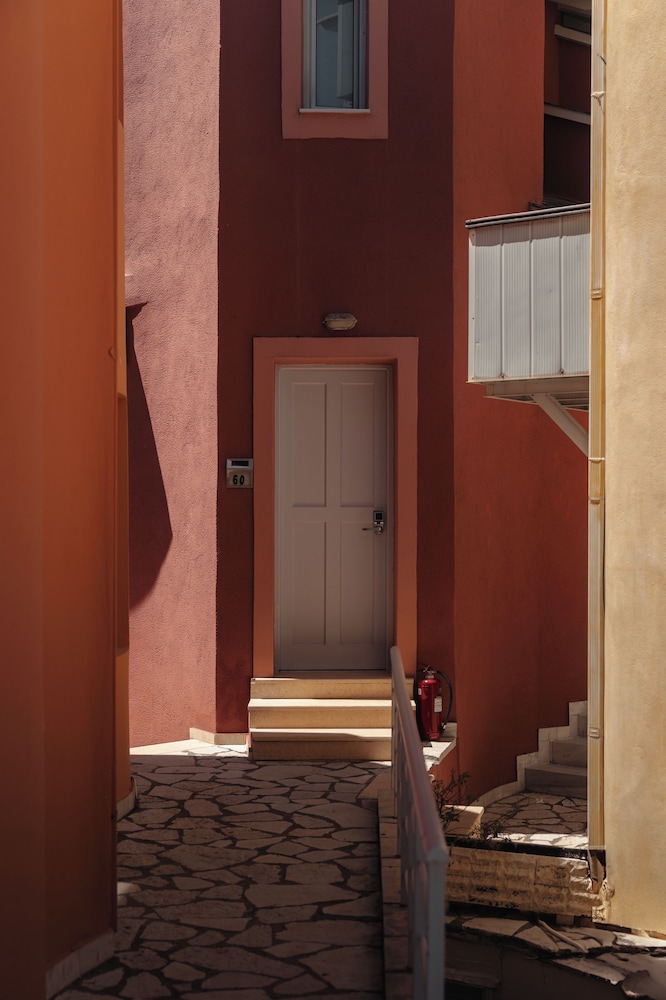 Red Tower 43/50
