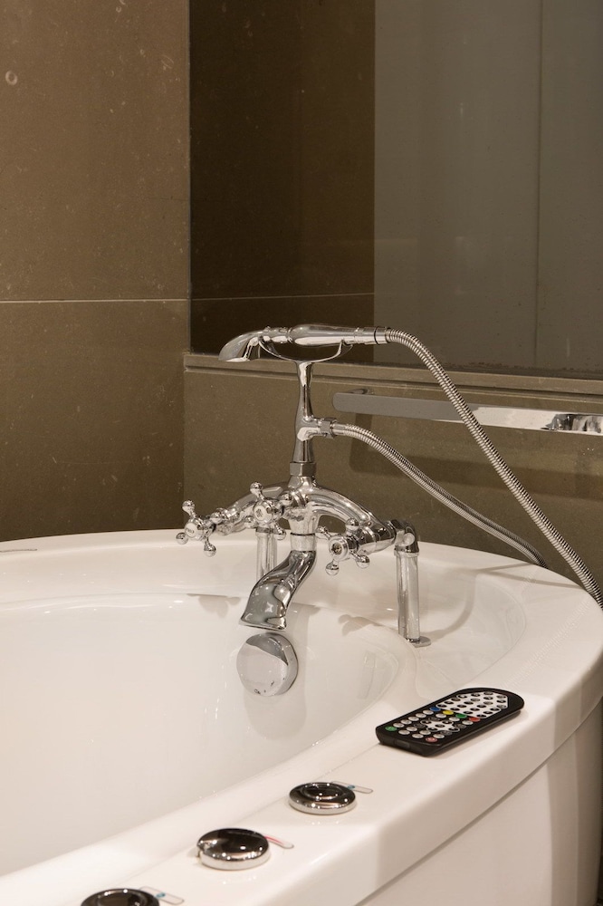 DeRUCCI Hotel 64/65
