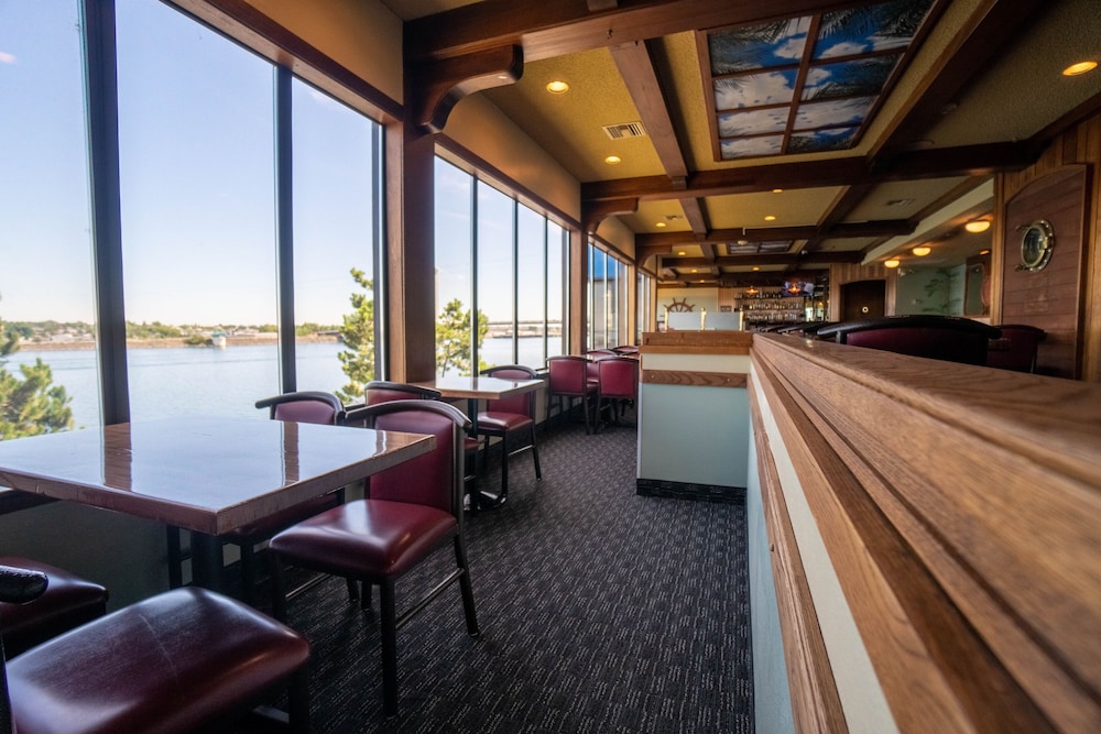 Clover Island Inn 39/54