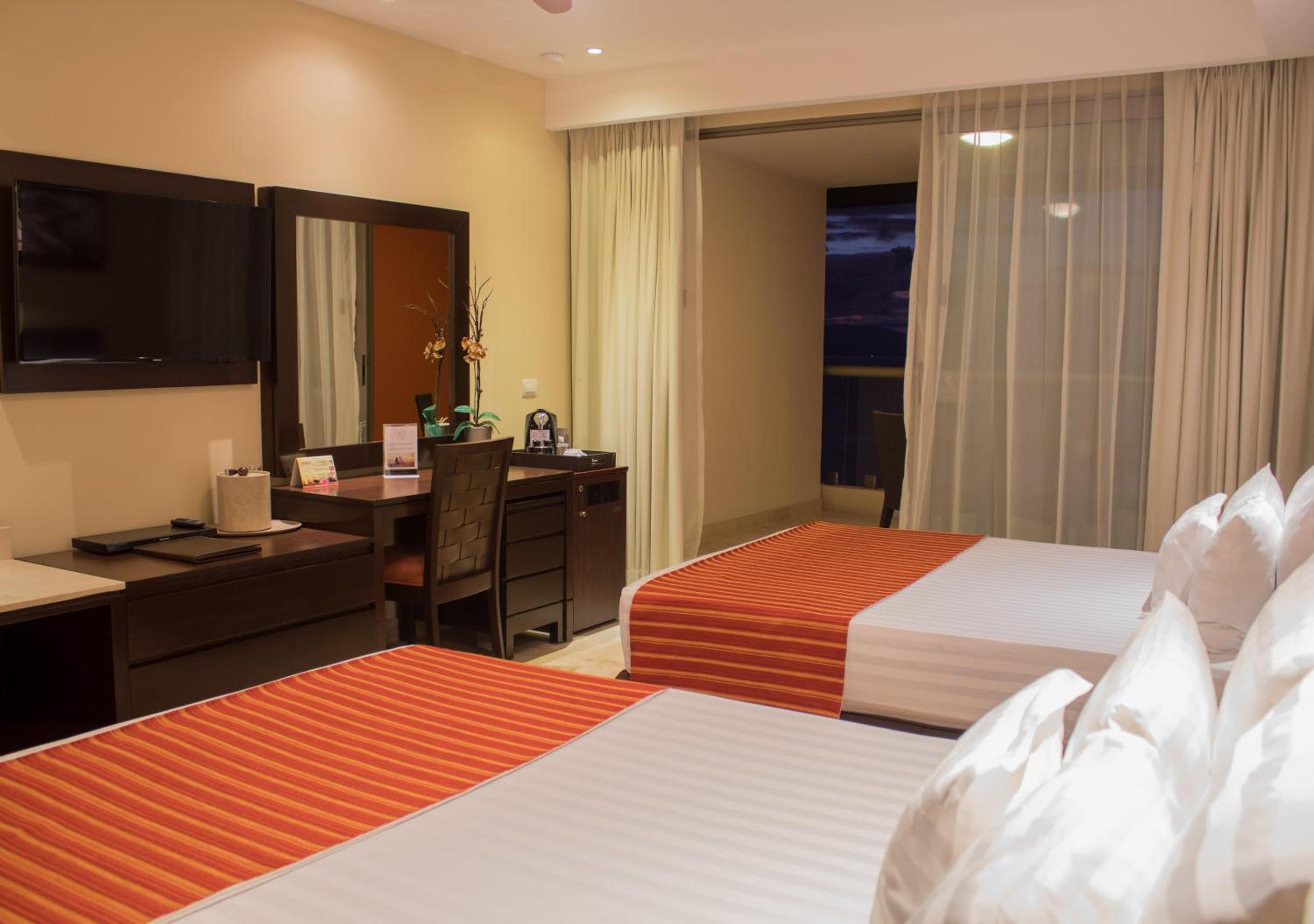 Deluxe, Ocean Front، Sunset Plaza Beach Resort 6/10