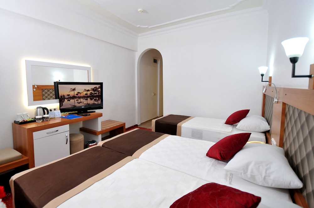 Ramira Beach Hotel 11/37