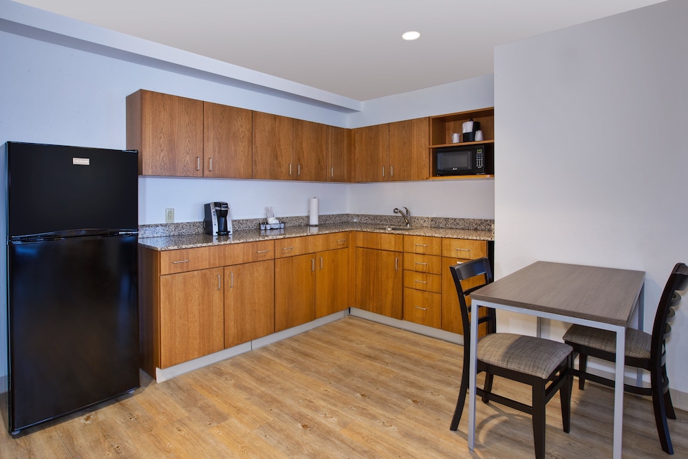 HOLIDAY INN MORGANTOWN UNIVERSITY AREA 6/41