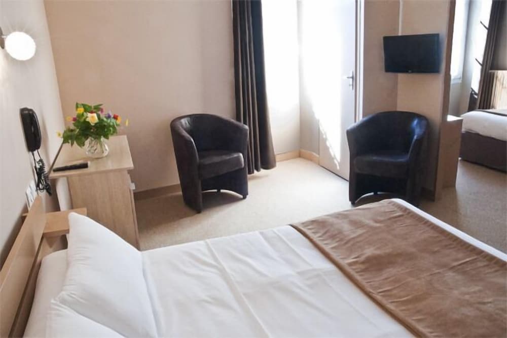 Hotel Des Pyrenees 17/37