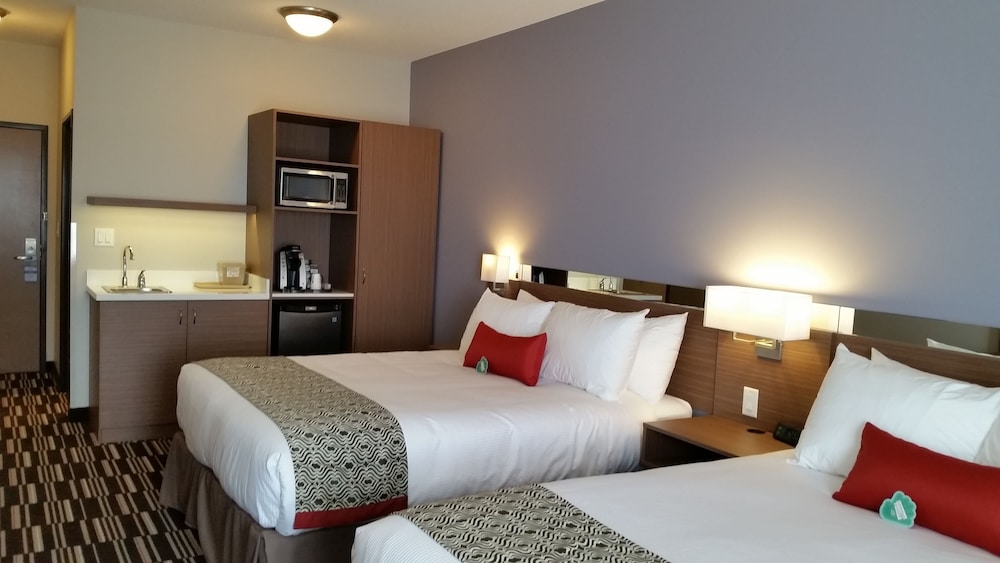 Microtel Inn & Suites By Wyndham Bonnyville 10/43