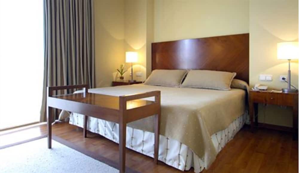 ROOM, TRIPLE