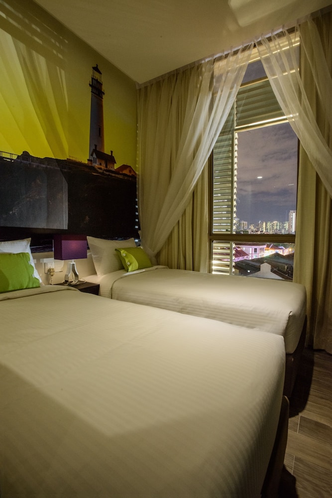 J8 Hotel 43/65