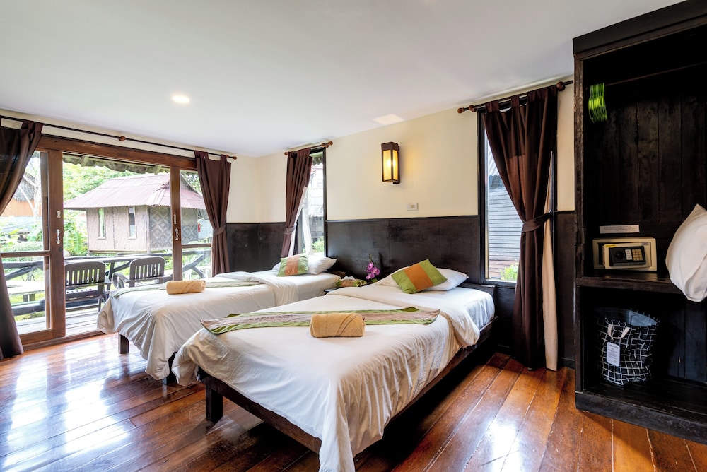 DELUXE, BUNGALOW, TWIN BEDS