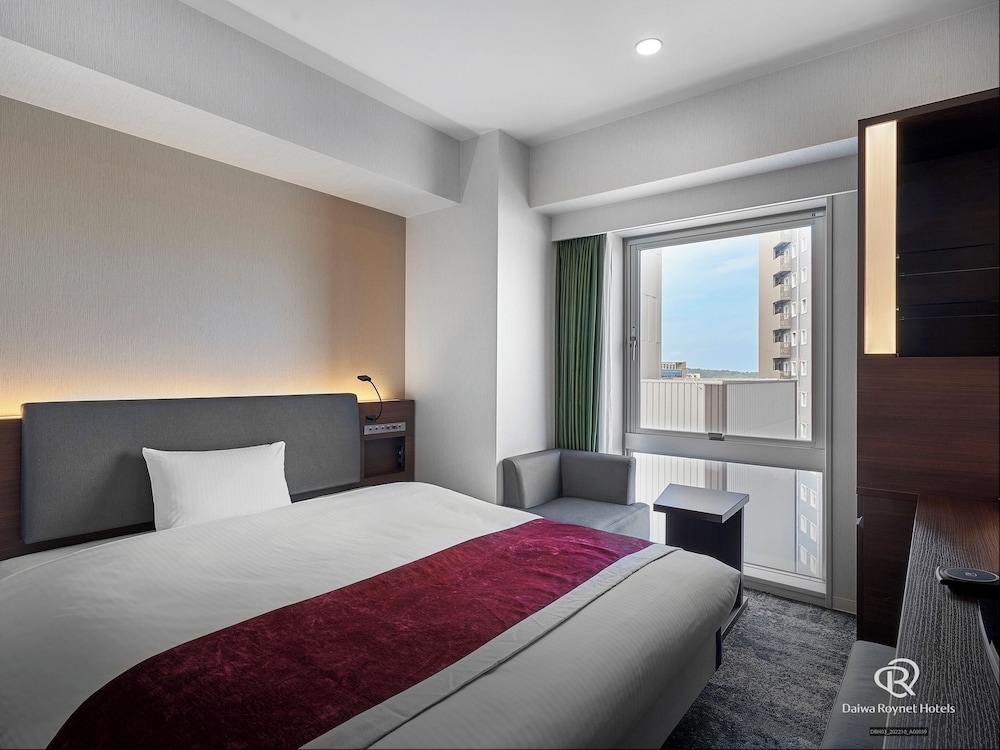 Moderate, Single, Queen Bed, City View, Smoking