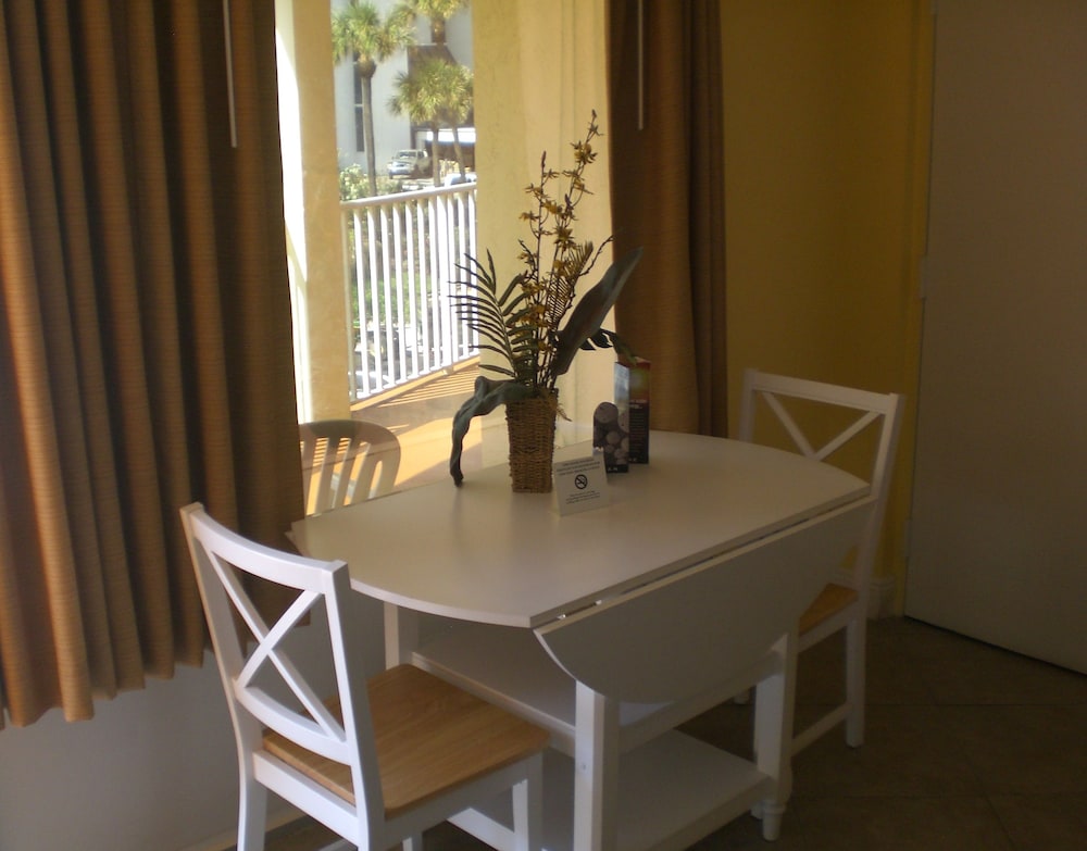 PELICAN POINTE SUITES 49/58