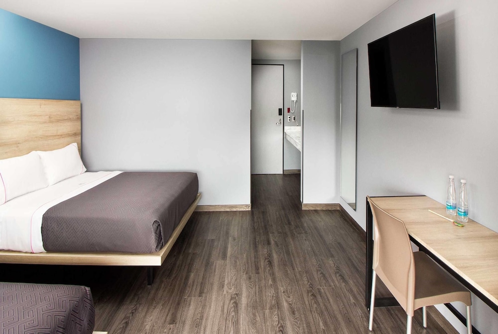 STANDARD, 2 QUEEN BEDS