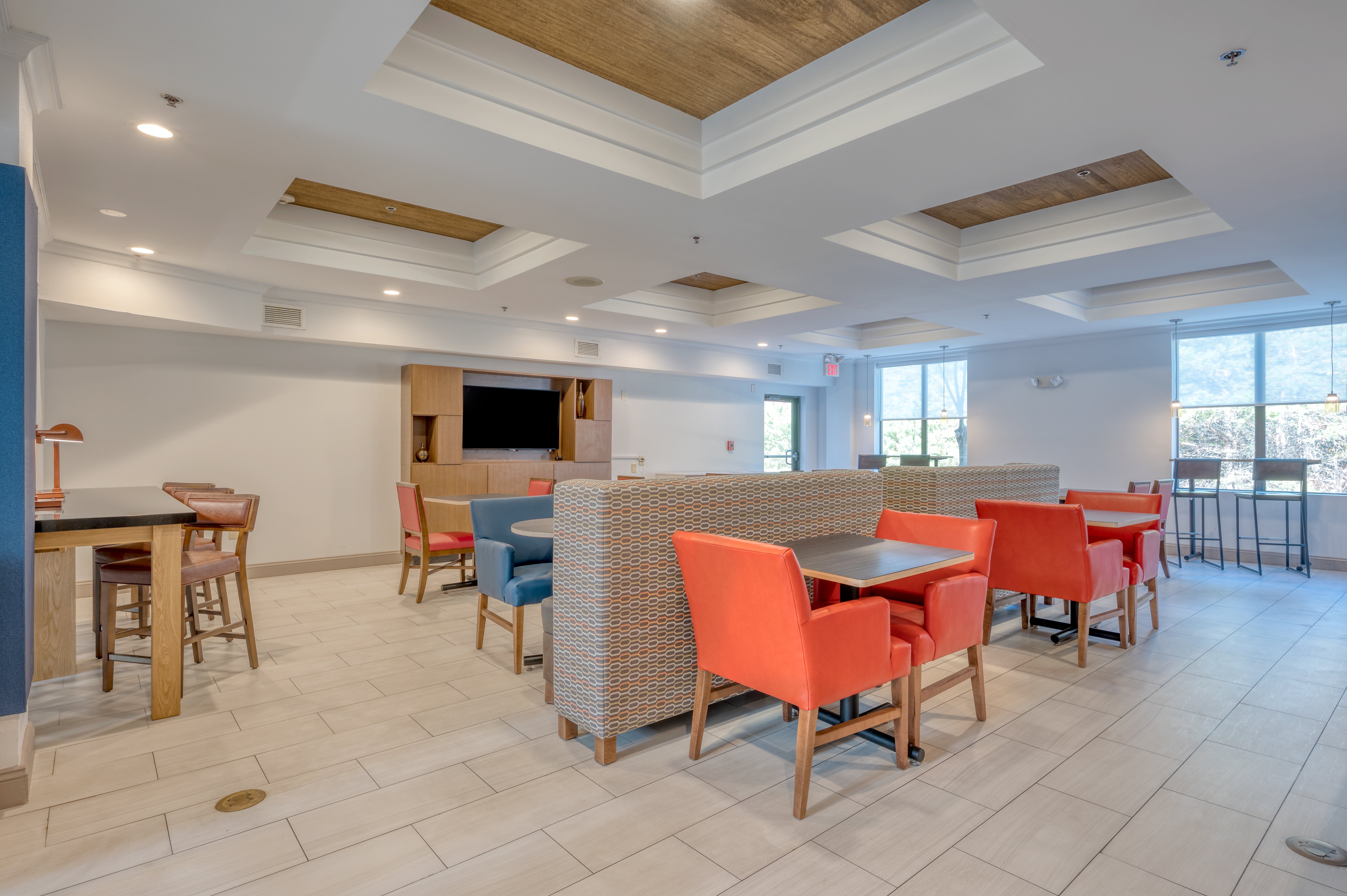 Holiday Inn Express Suites Thornburg S Fredericksburg 43/58