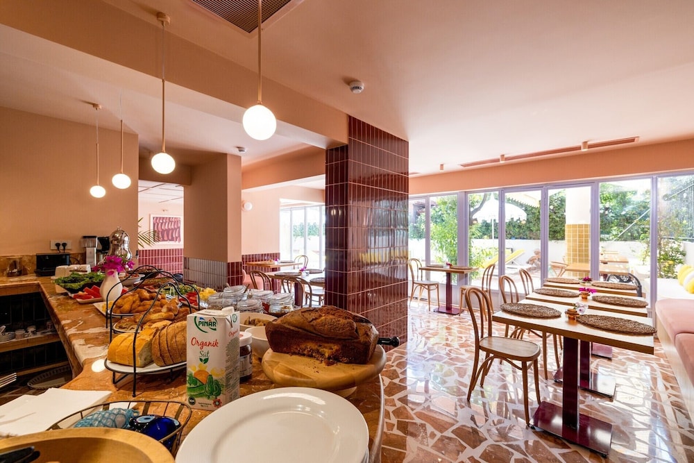 Yonca Anjelika Otel +12 28/50