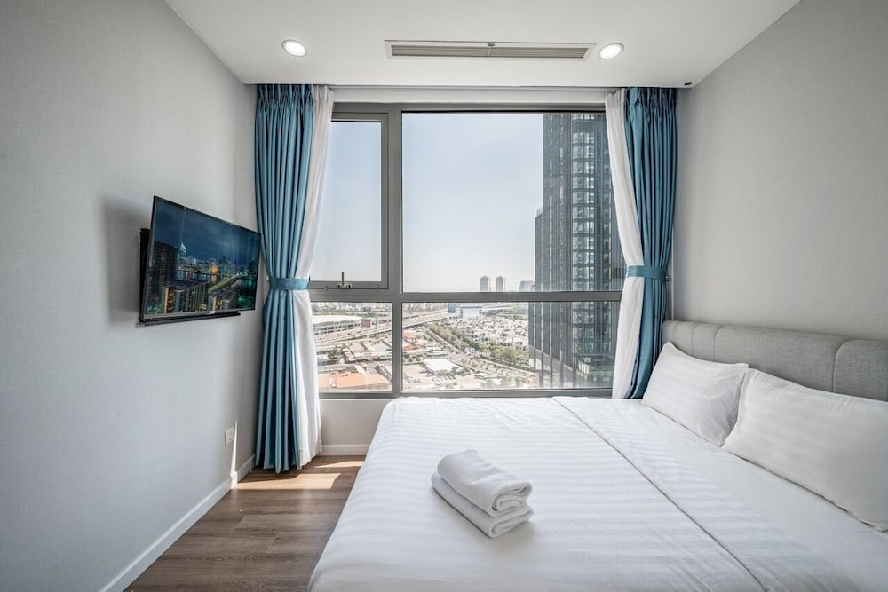 2 BEDROOMS, LUXURY, APARTMENT, BALCONY