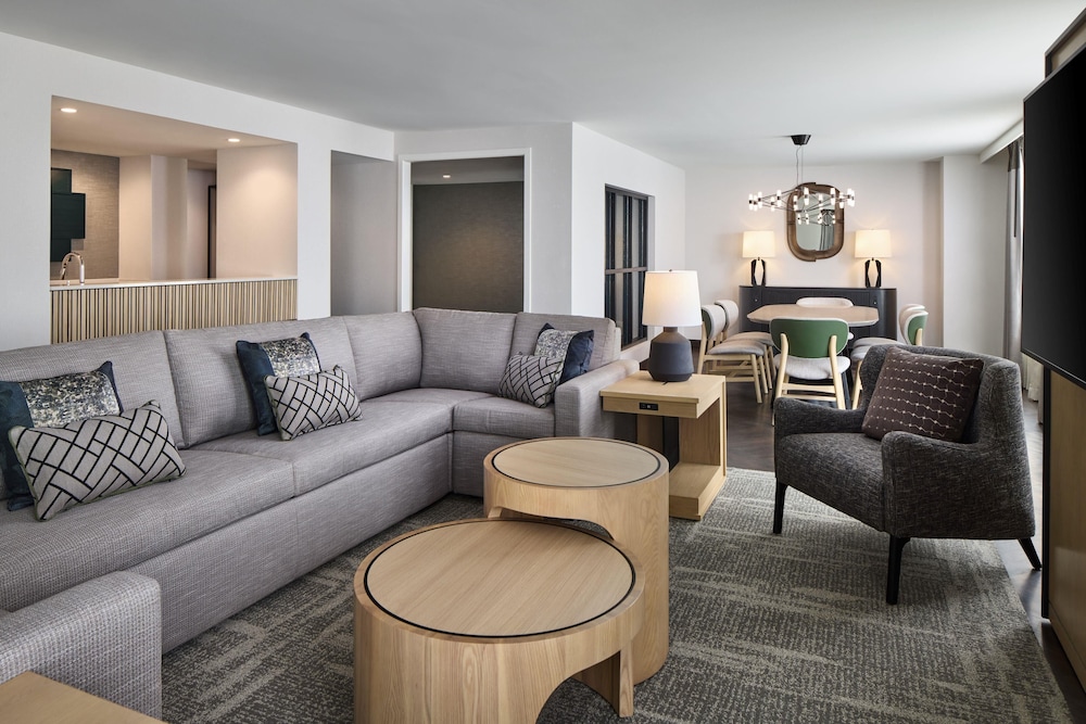 Hyatt Regency Washington 50/83