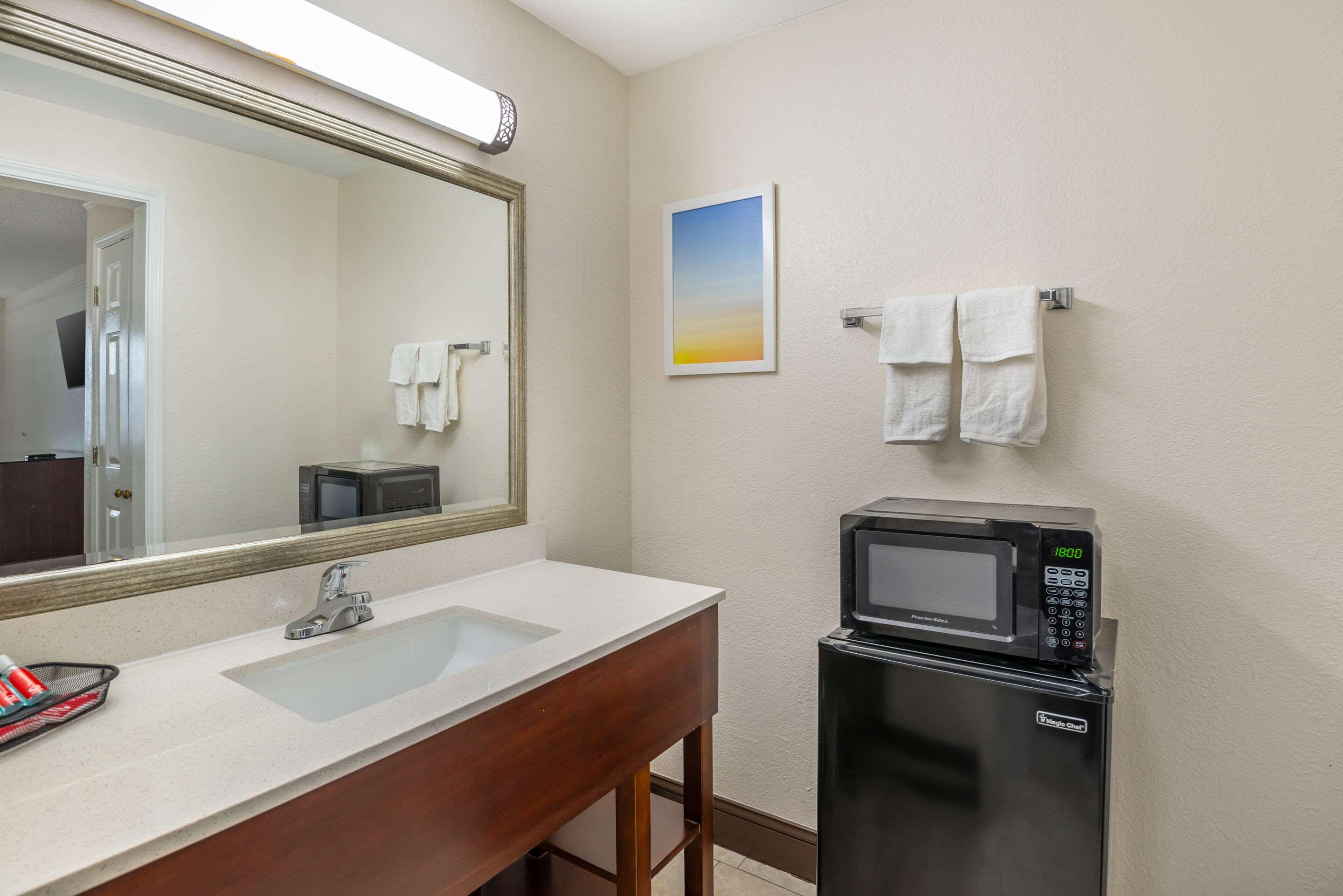 Room, King Bed, Econo Lodge Richmond-North Chesterfield 4/5