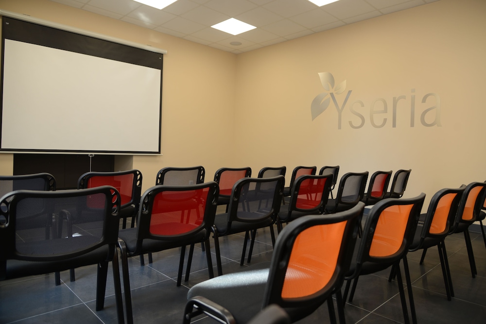 Logis Hotel Yseria - Historical Center 49/58