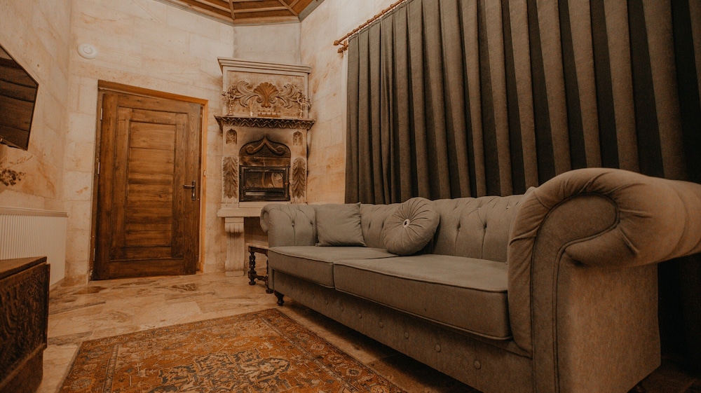 Serenus Cave Suites 33/50