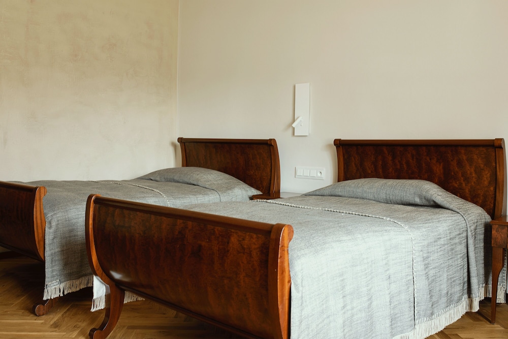 STANDARD, SINGLE, TWIN BEDS