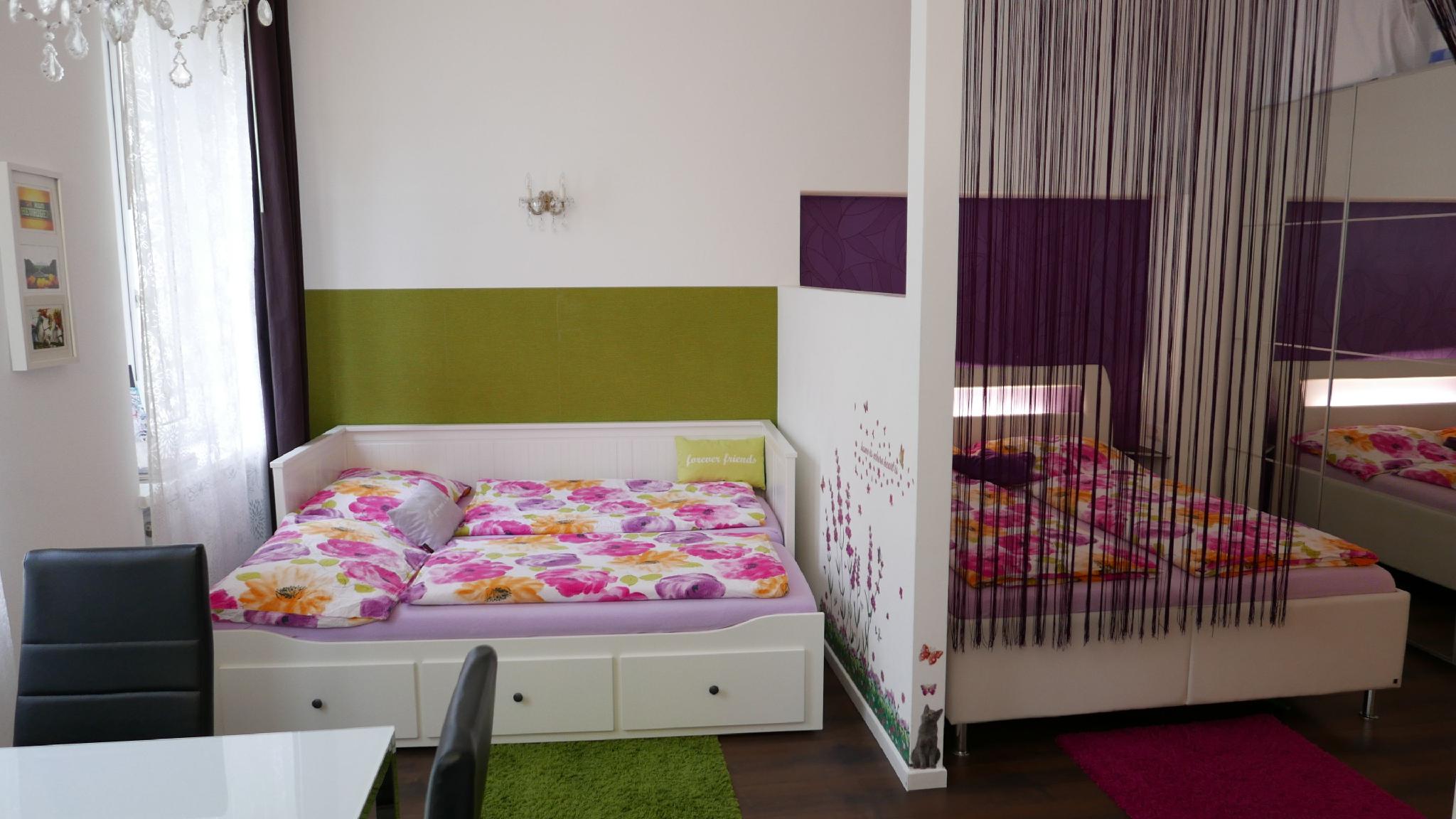 GoVienna Small Modern Apartment 7/22