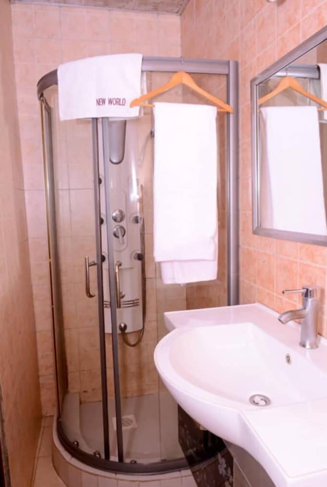 غرفة ديلوكس بسرير كينج، Ropani Hotel Kajjansi 4/4
