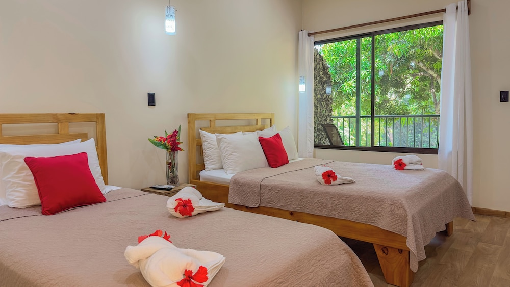 Tabulia Tree Hotel and Villas 24/77