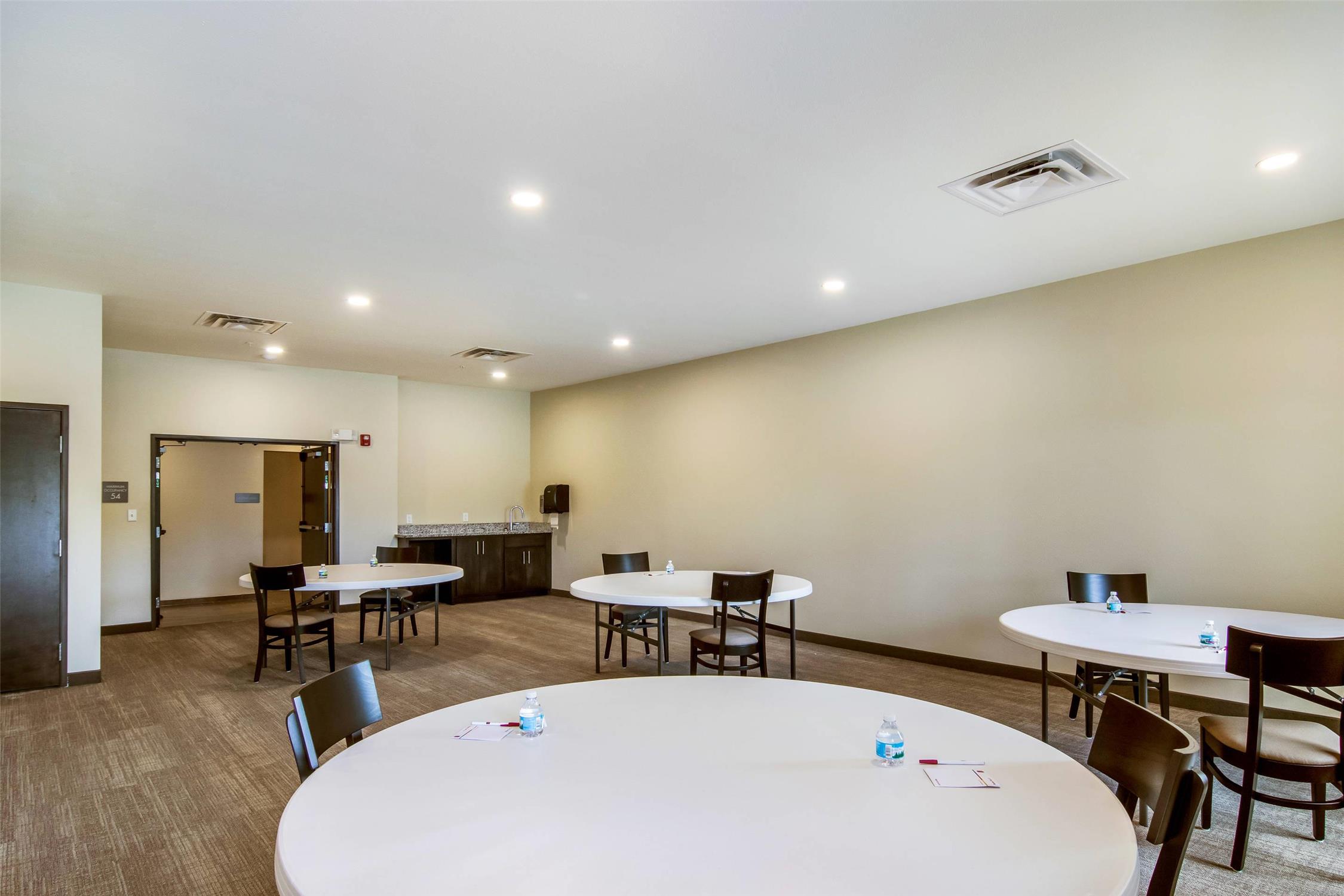 Comfort Suites Wooster near University Campus 44/54
