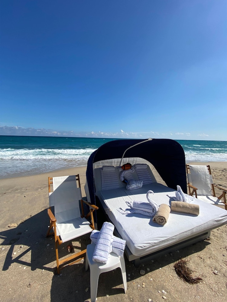Eau Palm Beach Resort Spa 77/79