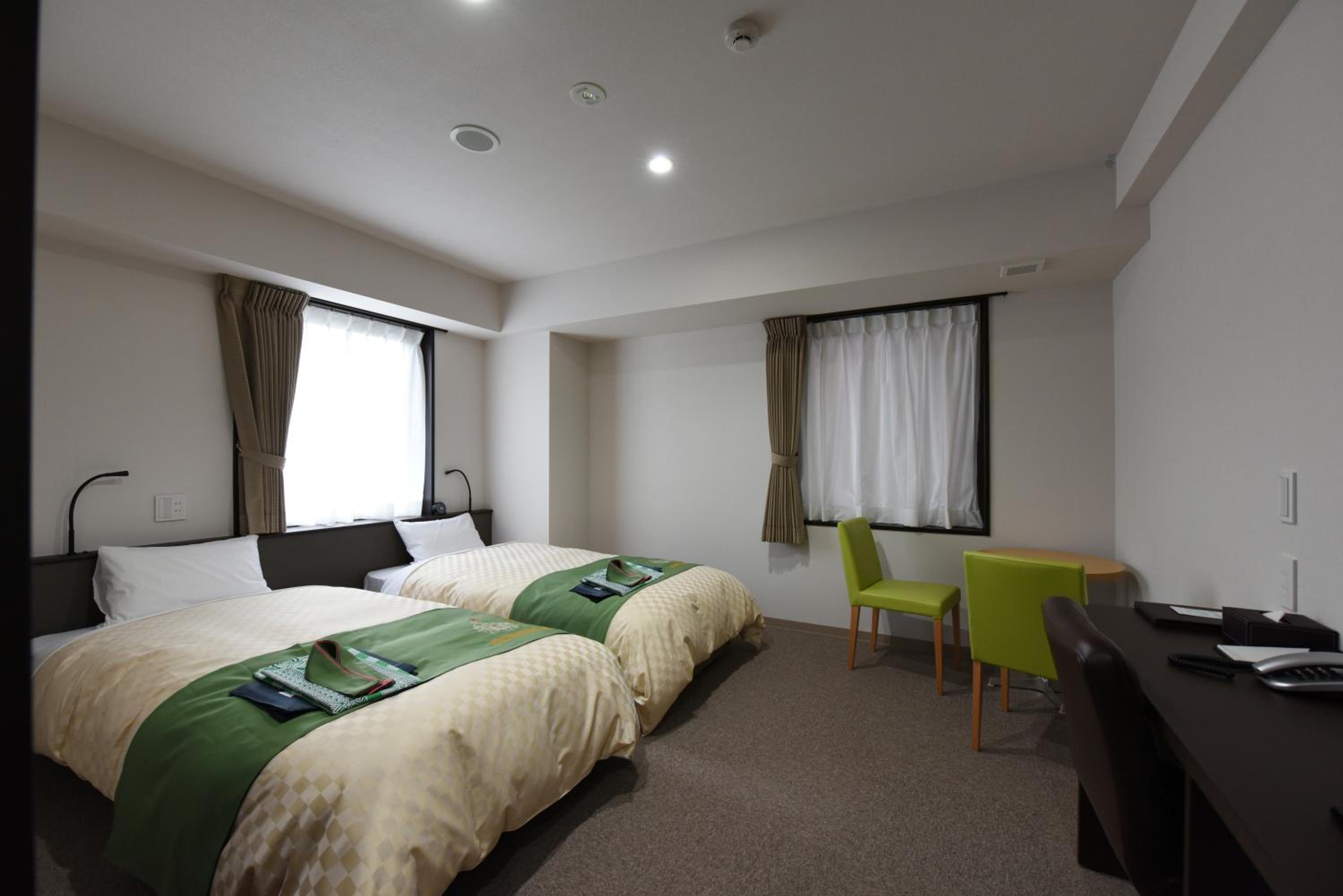 Room, Twin Beds