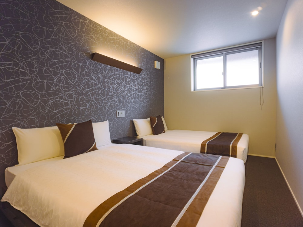 Theater, 2 Double Beds