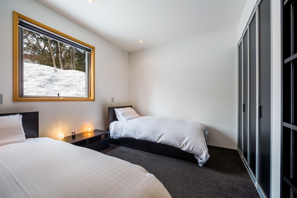 Phoenix Chalets 8/50
