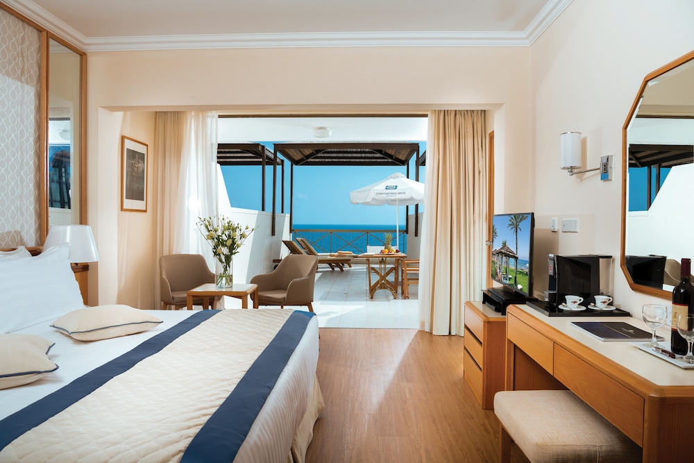 Constantinou Bros Athena Beach Hotel 26/75