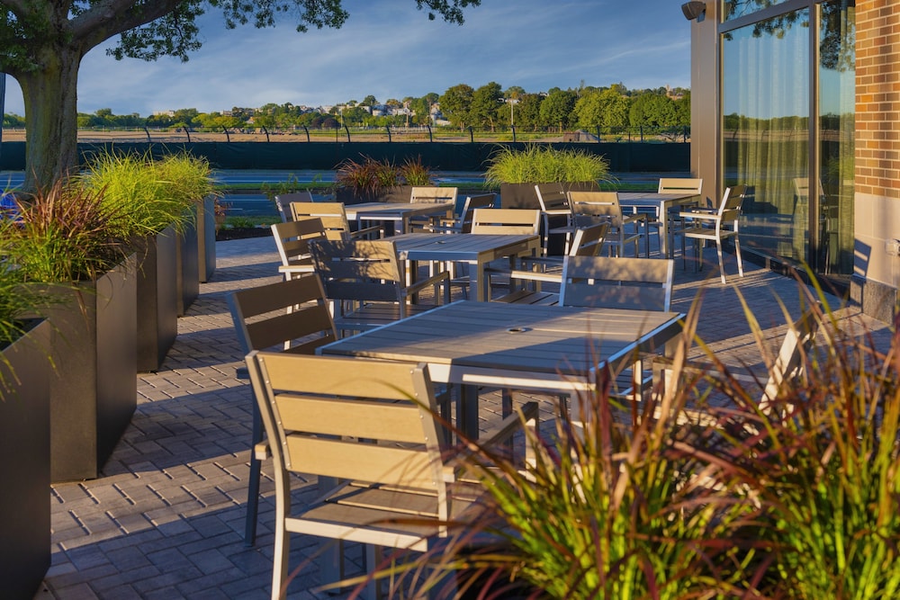 Staybridge Suites Boston Logan Airport - Revere 55/63