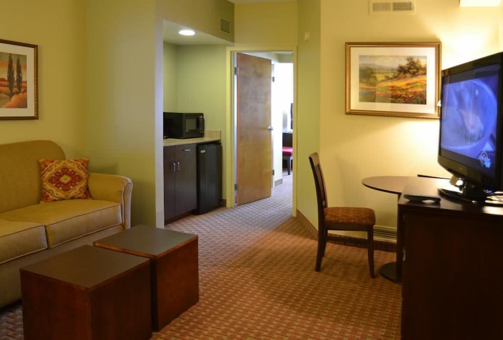 Euro Suites Hotel 25/52