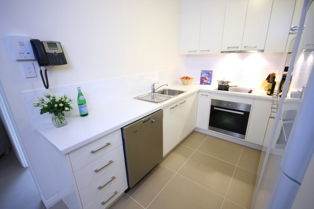 DOMAIN SERVICED APARTMENTS 42/52