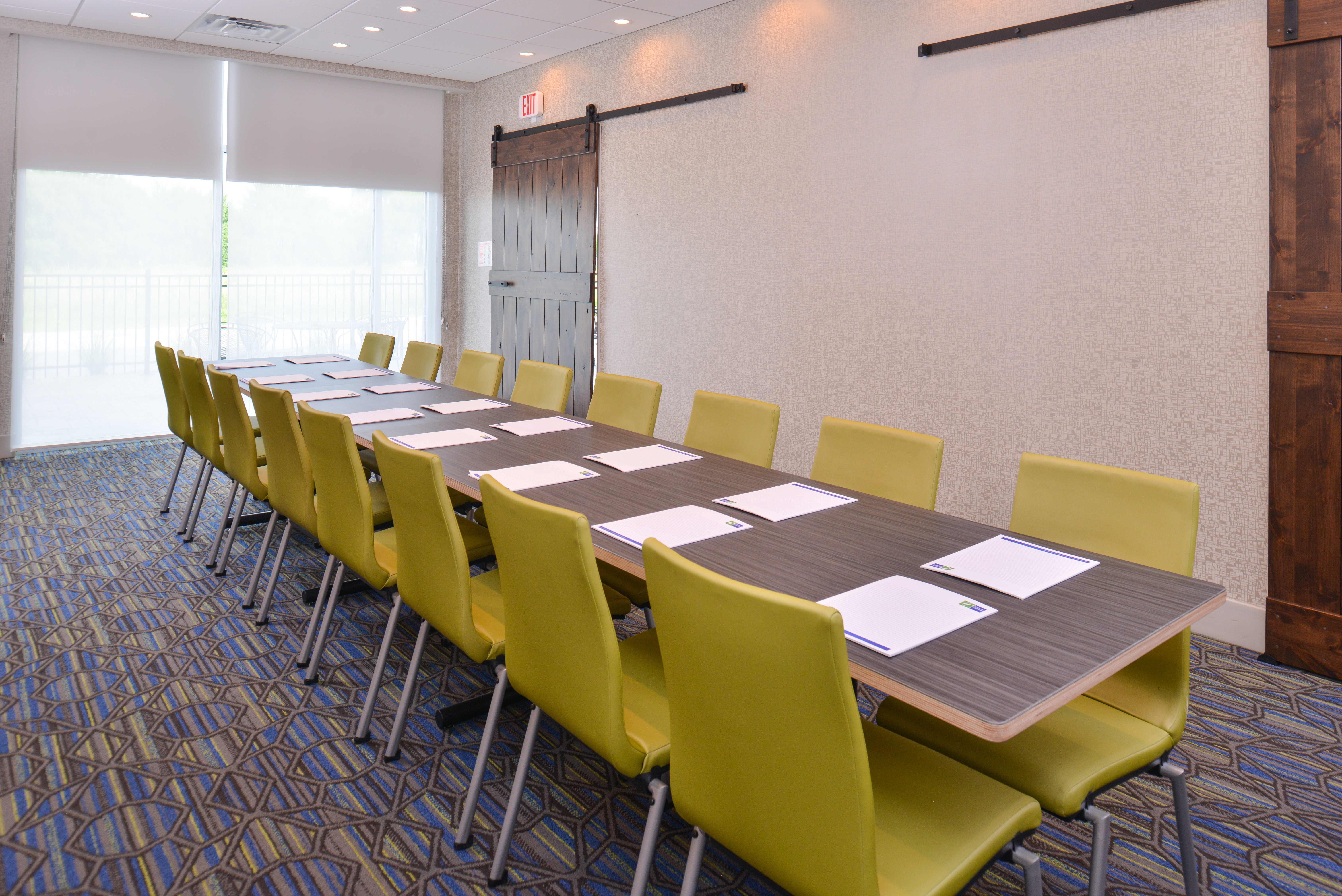 Holiday Inn Express & Suites OMAHA AIRPORT 58/64