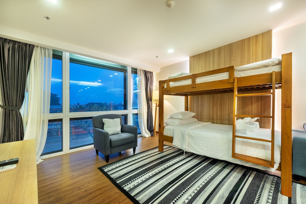 Plaai Prime Hotel (ex D Varee Diva Central Rayong) 19/71