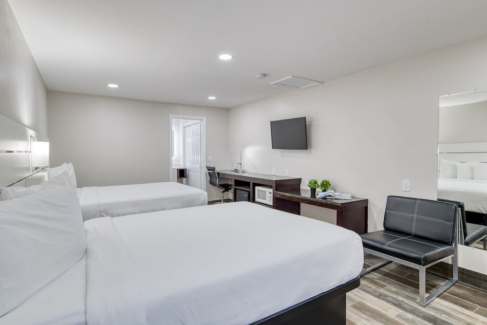 Villa 1565 (ex Howard Johnson Express Inn) 13/39