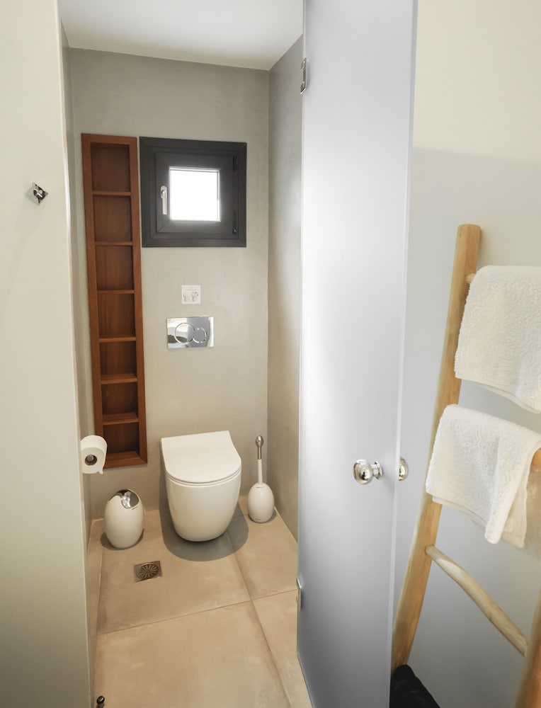George and Joanna Suites 44/50