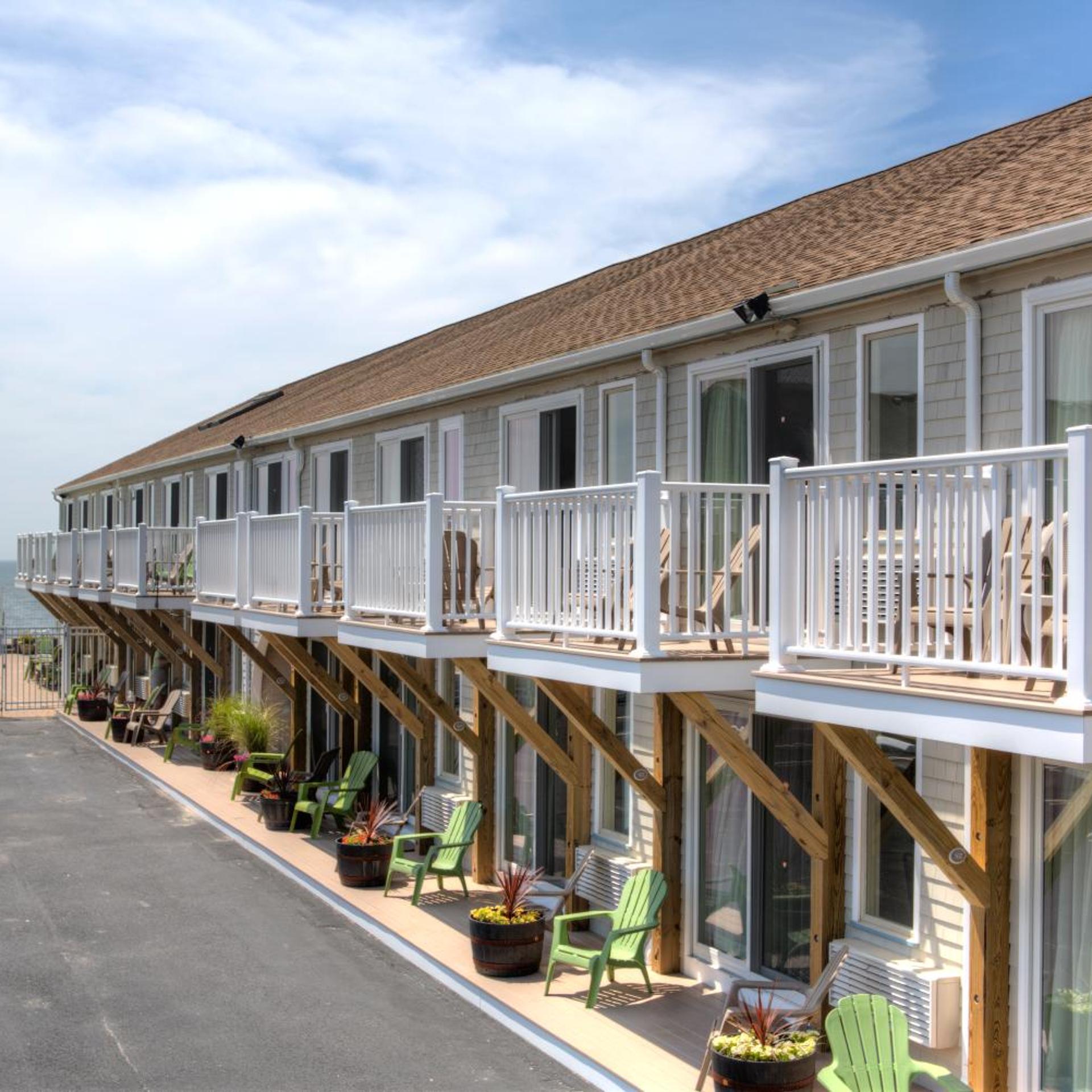The Corsair & Cross Rip Oceanfront Hotel 2/50