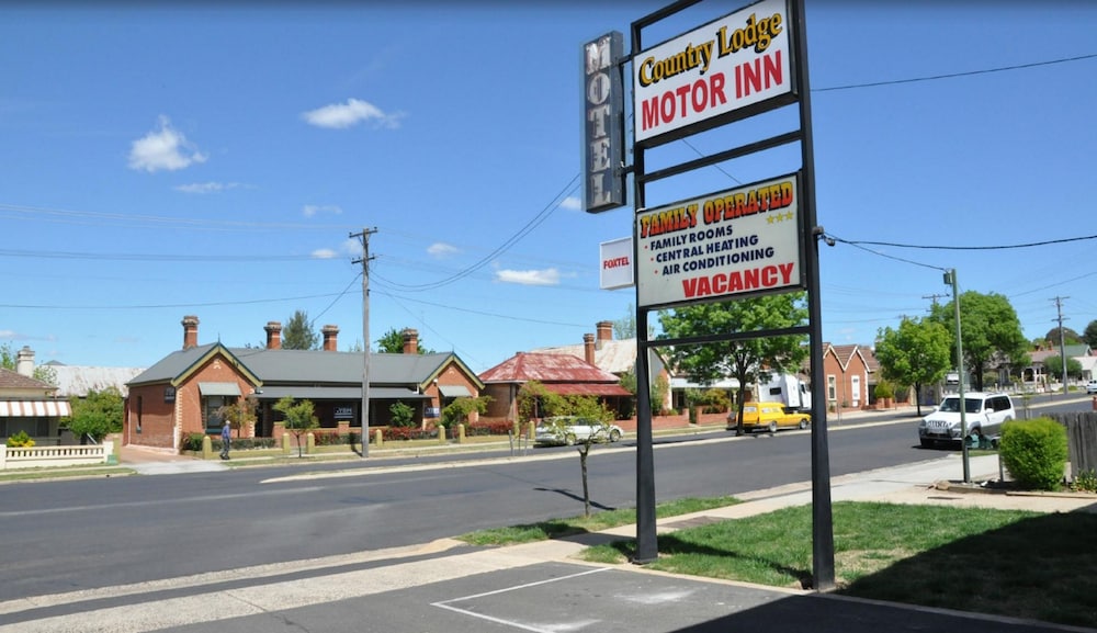 Country Lodge Motor Inn 34/50
