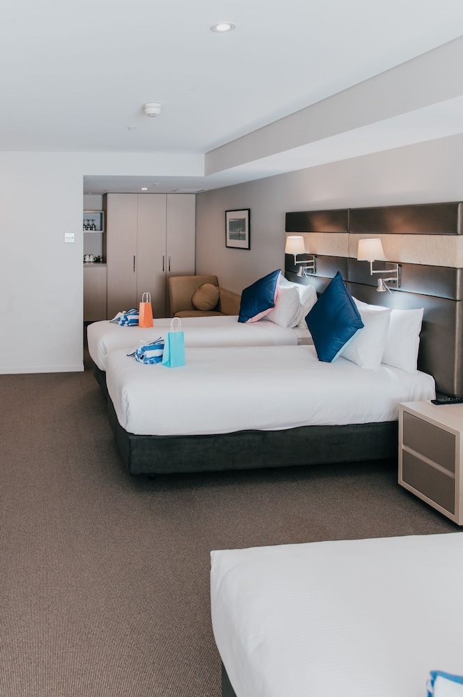 Novotel Newcastle Beach Hotel 7/73