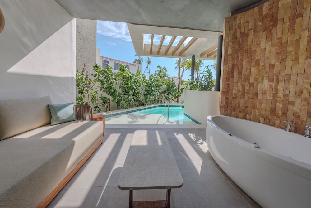 Unico Hotel Vallarta Adults Only 25/50