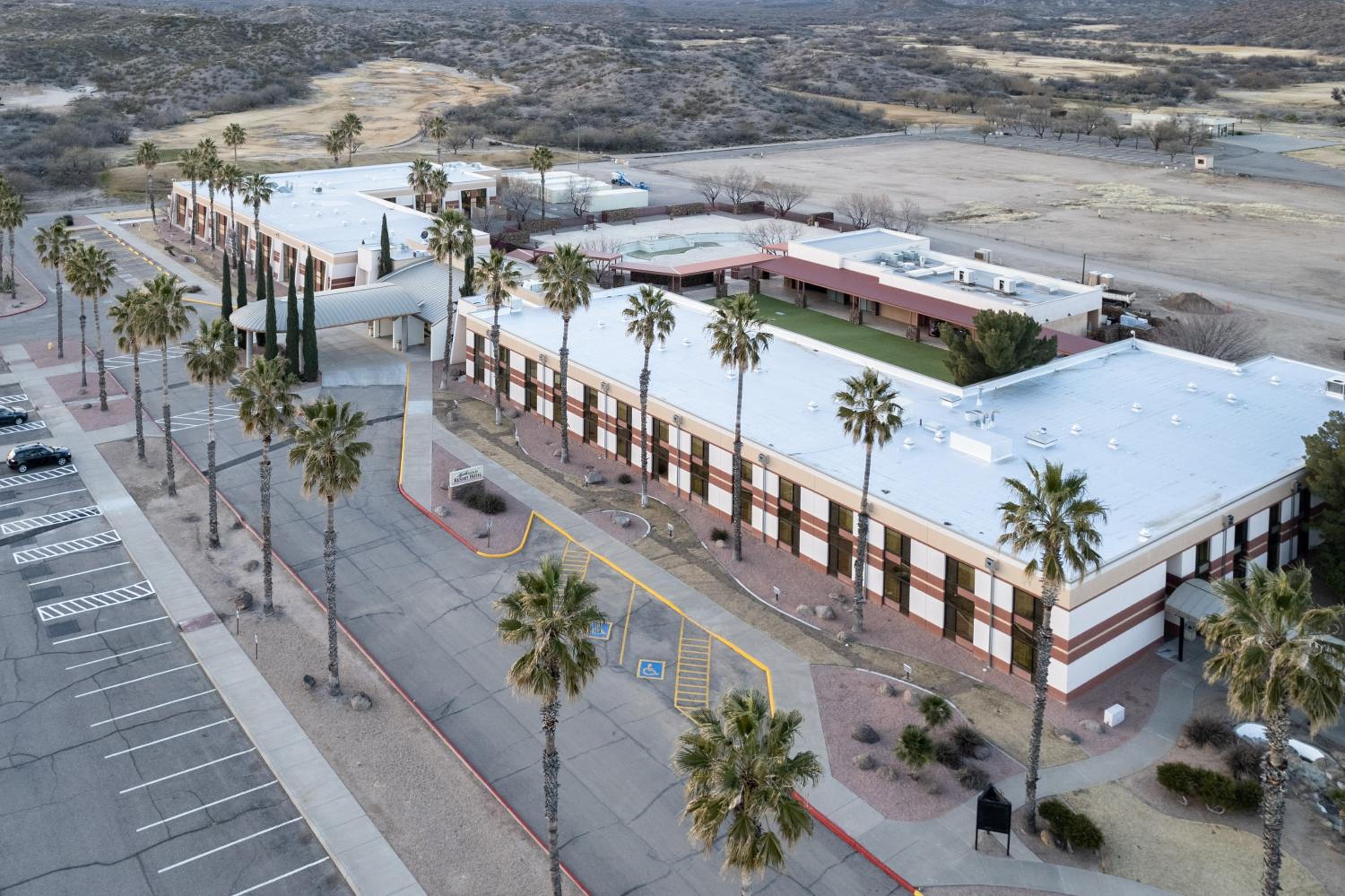 Apache Gold Resort Hotel & Casino 2/50