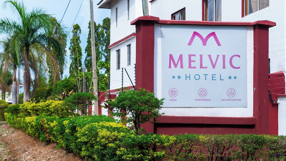 Melvic Hotel 1/20