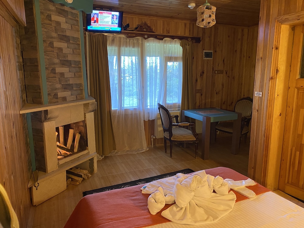 Green River Hotel 34/47