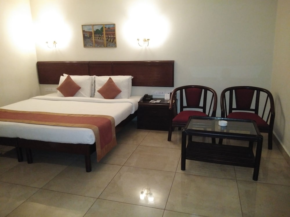Yuvarani Residency Hotel 7/29