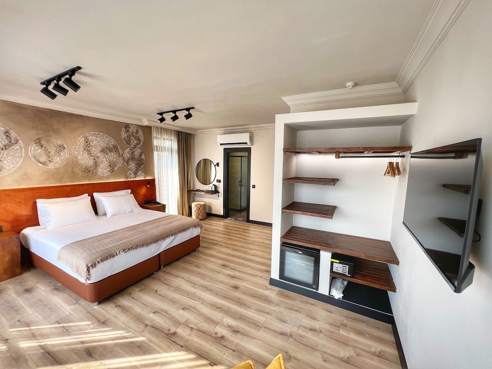 North Point Hotel 4/49