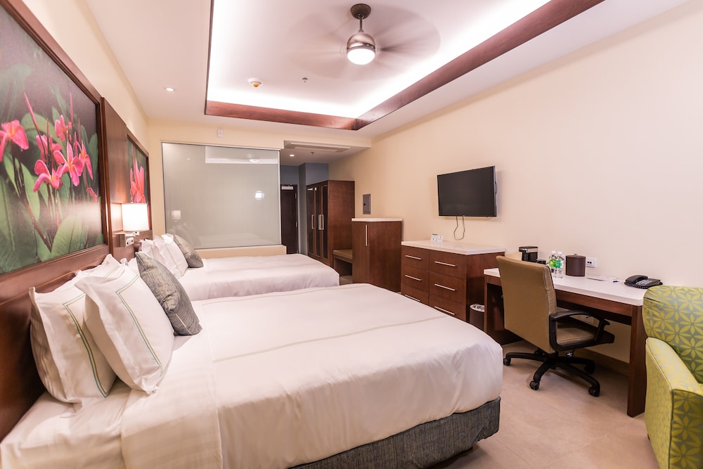 Surfrider Resort Hotel 28/79